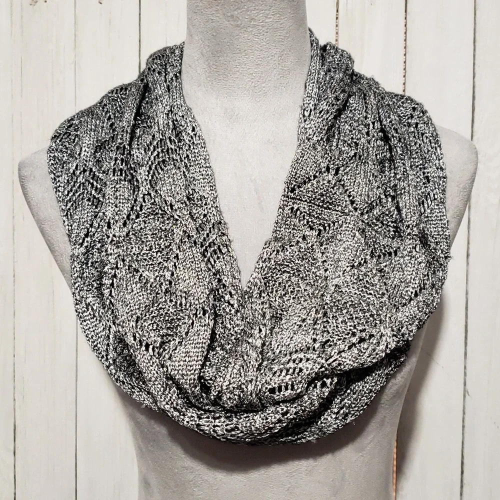 Coldwater Creek Infinity Scarf Gray Metallic Knit Glam Y2K Cottage Whimsigoth‎